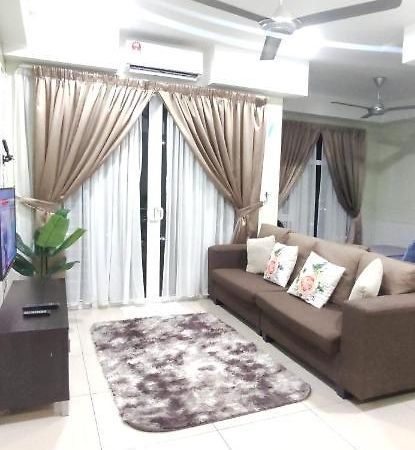Dperdana -Dinies Pool,Wifi, Centre Of Kota Bharu, 4-5 Pax Διαμέρισμα Εξωτερικό φωτογραφία