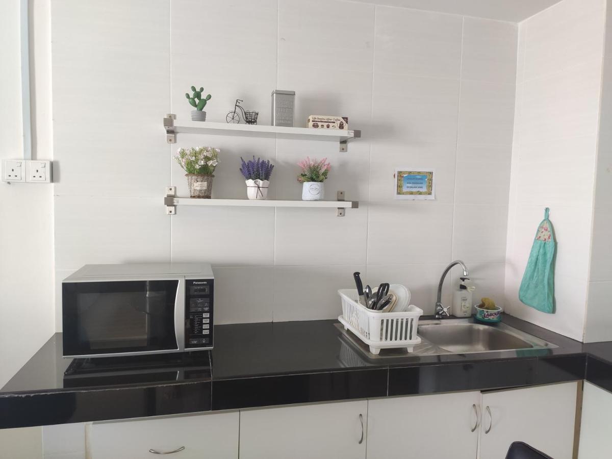 Dperdana -Dinies Pool,Wifi, Centre Of Kota Bharu, 4-5 Pax Διαμέρισμα Εξωτερικό φωτογραφία