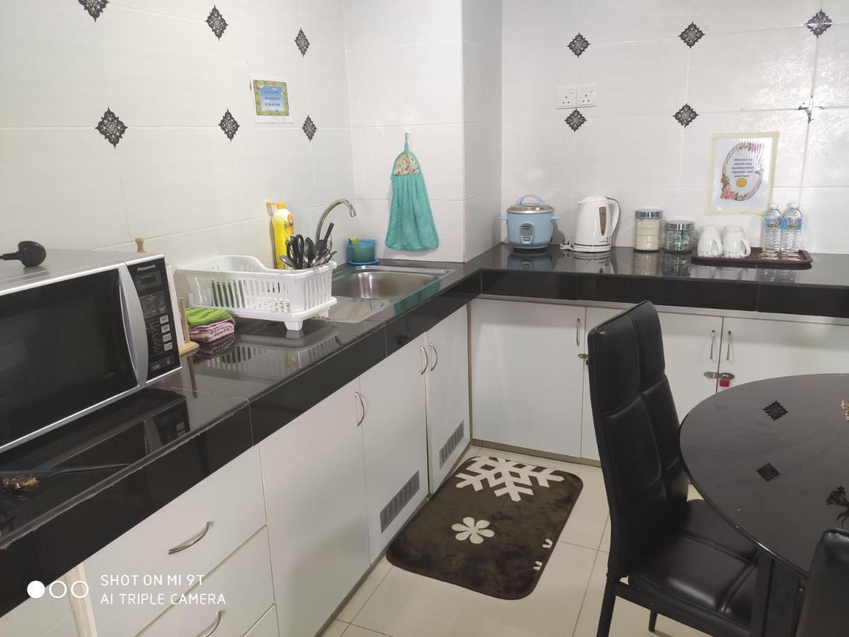 Dperdana -Dinies Pool,Wifi, Centre Of Kota Bharu, 4-5 Pax Διαμέρισμα Εξωτερικό φωτογραφία