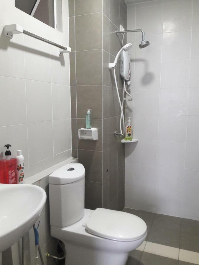 Dperdana -Dinies Pool,Wifi, Centre Of Kota Bharu, 4-5 Pax Διαμέρισμα Εξωτερικό φωτογραφία